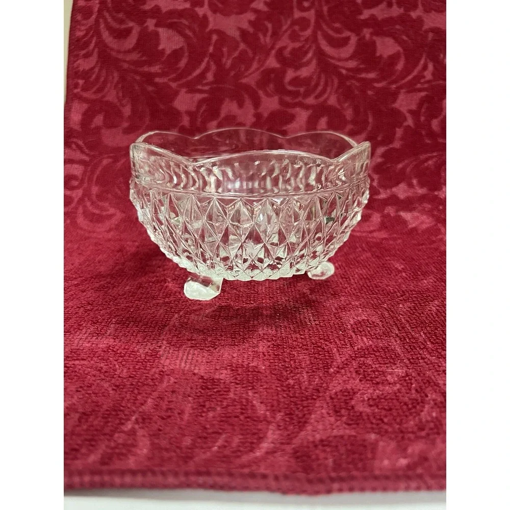 Elegant Crystal Glass Diamond Cut‎ with Scalloped Edge Nut or Candy Bowl (938)